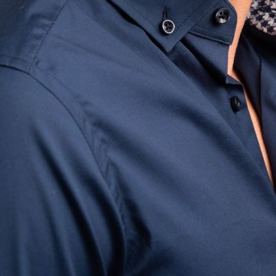 Camicia uomo tinta unita in cotone popeline satin stretch